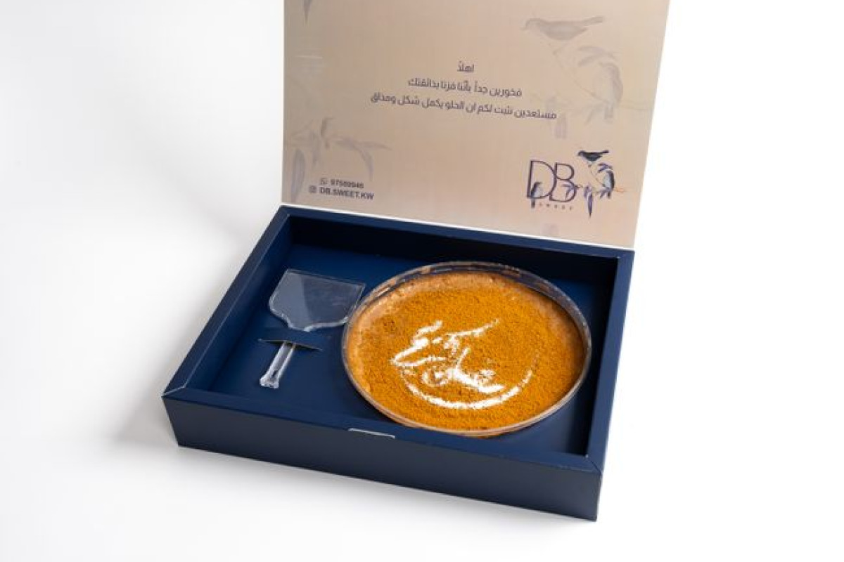 Kunafa élégant dans une boîte cadeau luxueuse, parfait pour les occasions spéciales Kunafa élégant dans une boîte cadeau luxueuse, parfait pour les occasions spéciales